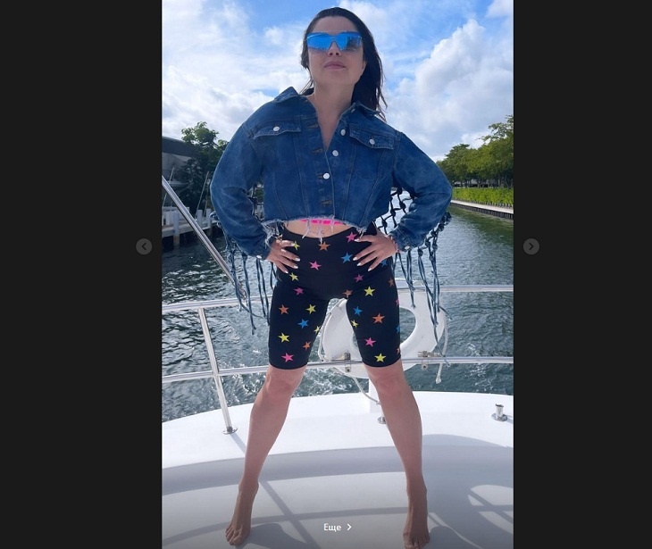 «Нелепо и аляписто»: Королеву в велосипедках раскритиковали за стиль 90-х 