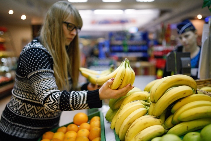 В Магазине Фруктов Бананы Продаются