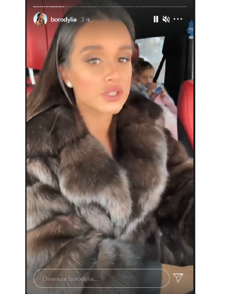 «Нереальная красотка»: Ксения Бородина показала поклонникам свою бабушку