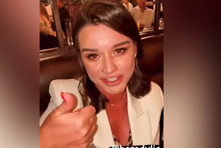 «Фотошопный перебор»: внешний вид Бородиной в своем и чужом Instagram обсуждают в Сети «Фотошопный перебор»: внешний вид Бородиной в своем и чужом Instagram обсуждают в Сети