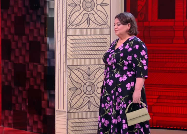 Для создания талии: Александр Васильев показал платье, творящее чудеса с фигурой