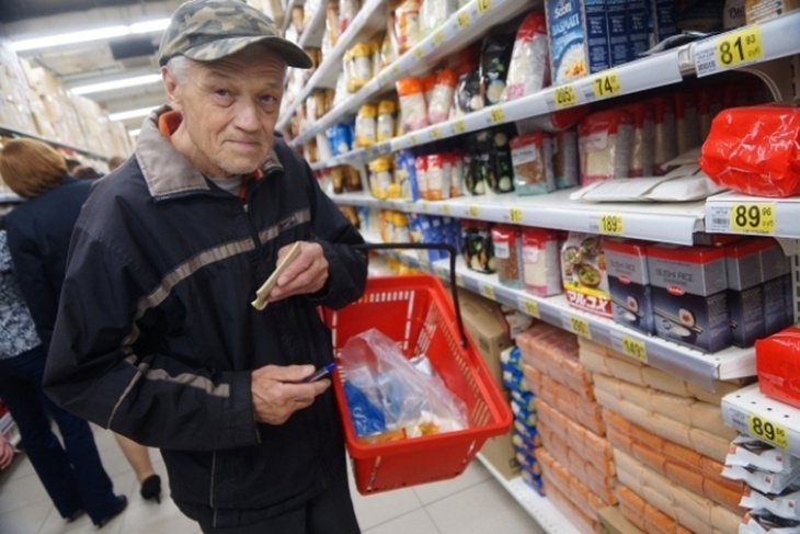 В России предложили выдавать матпомощь на продукты нуждающимся людям