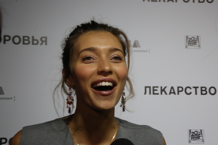 «А целоваться удобно?»: Регина Тодоренко шокировала фанатов брекетами