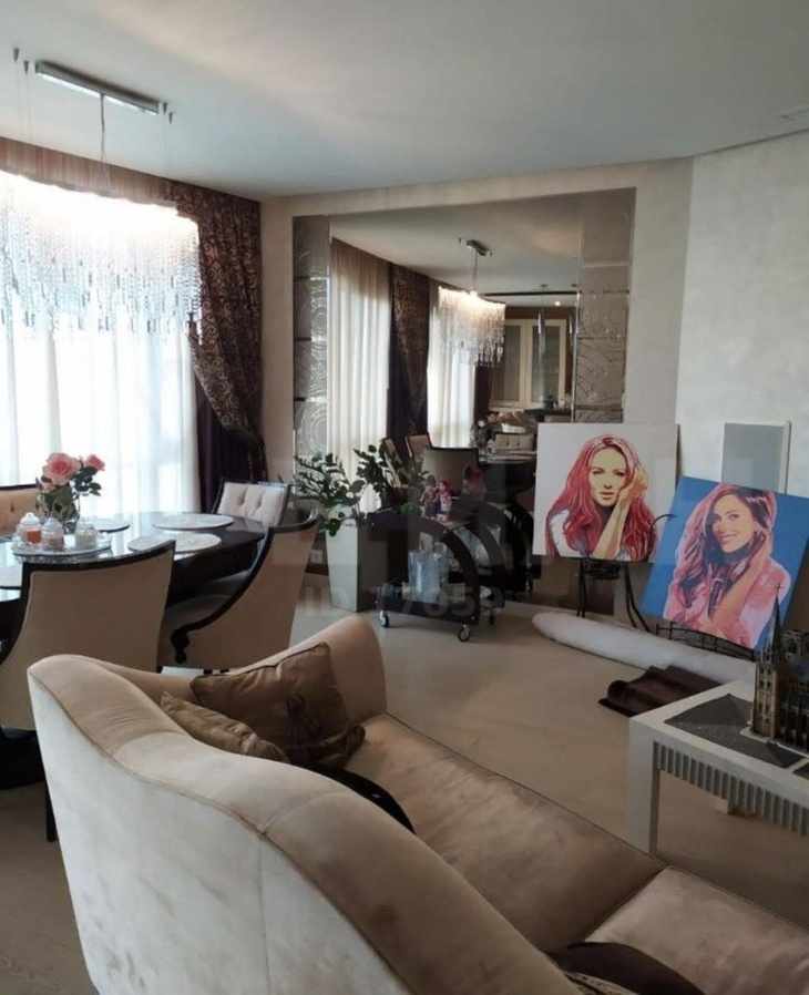 Гардеробная из кожи крокодила: почему не продается роскошная квартира Началовой 