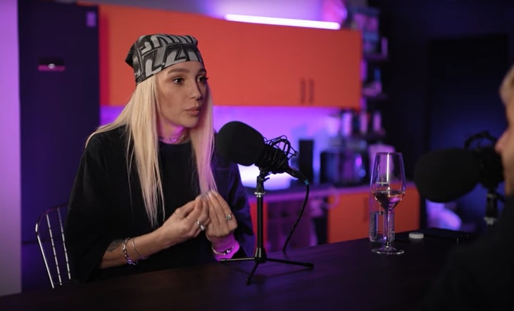 «Мы жили в этой реальности»: Ивлеевой в детстве пришлось отбиваться от алкашей топором