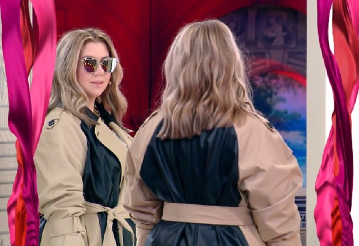 Чудесным образом: Васильев показал плащ, в котором любая женщина будет казаться стройной