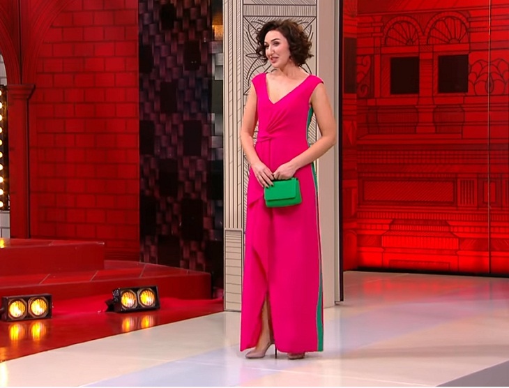 «Оставлять работу на работе»: Эвелина Хромченко показала платье для личной жизни