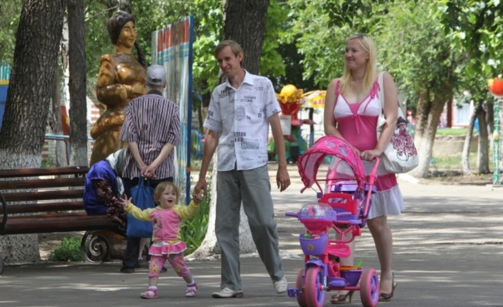 «Несмотря на пандемию, страхи»: Россияне чувствуют себя счастливее рядом с семьей