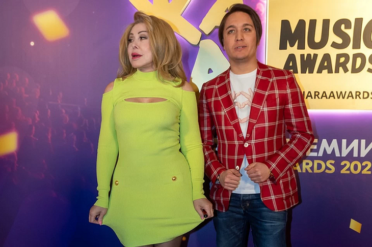 Пришла с хирургом: Успенская в неоновом платье сверкнула упругими «гром-ягодицами»