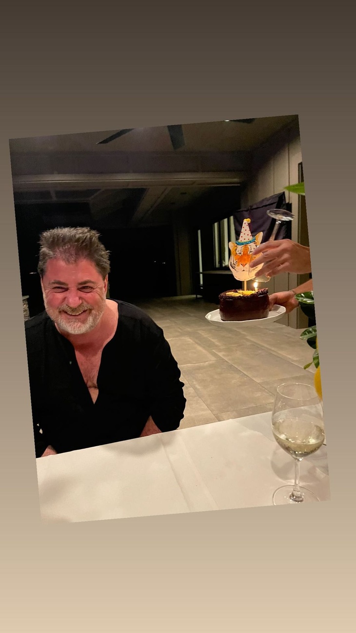 Молодая красавица-жена и торт с тигром: Цекало отметил юбилей на вилле у океана 