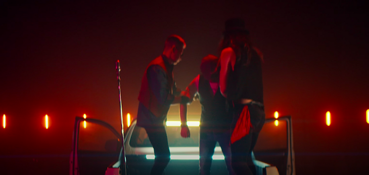 «Упал с крыши авто»: съемки клипа Петлюры едва не закончились трагедией