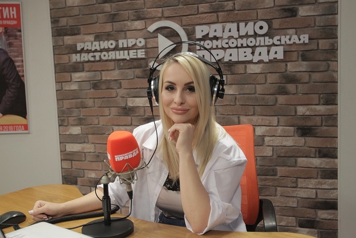 Анэтта Бриль в студии Радио «Комсомольская правда».