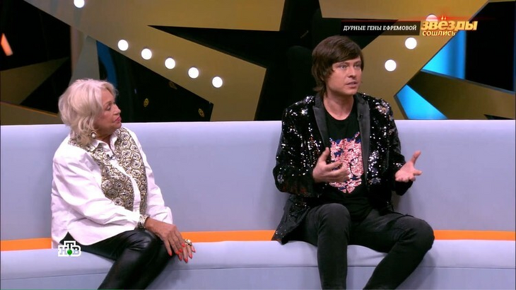 Смело, модно, молодежно: 72-летняя вдова Караченцова пришла на программу в кожаных брюках