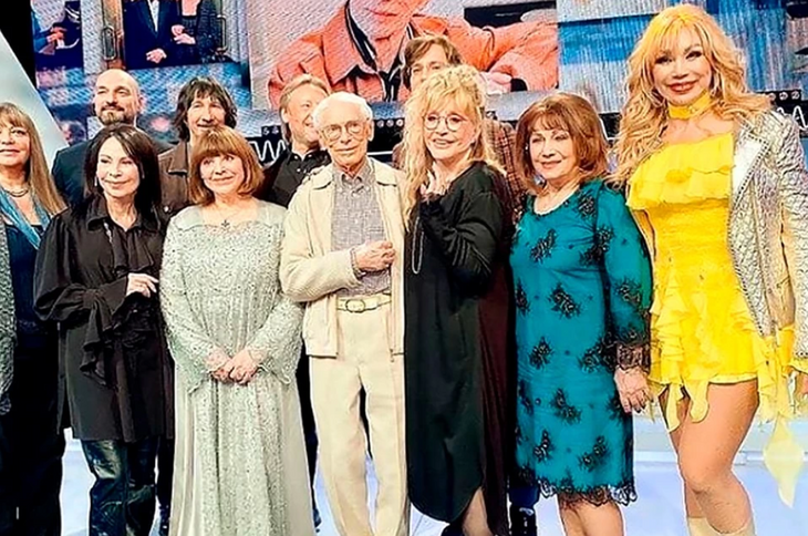 «Свежие ямочки на щеках»: Пугачеву заподозрили в новых пластических операциях