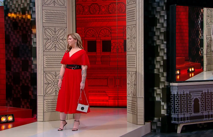 Стройная талия и изящные ножки: Васильев показал платье, преображающее фигуру