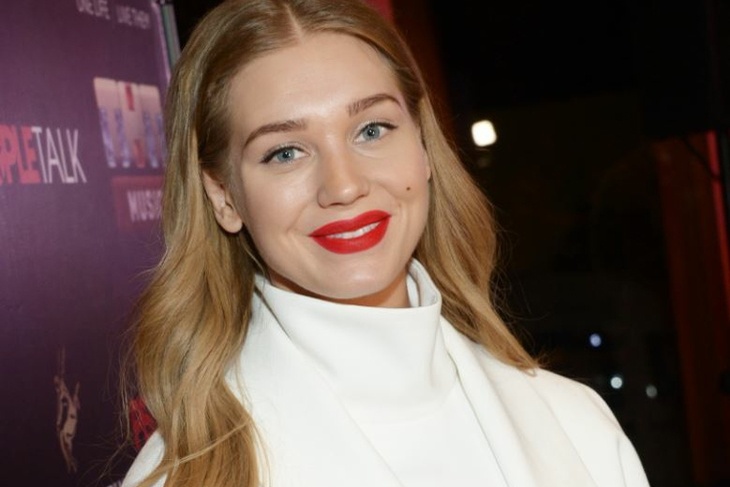 «Выходи за Бурунова!»: поздравившей коллегу Асмус сделали необычное предложение