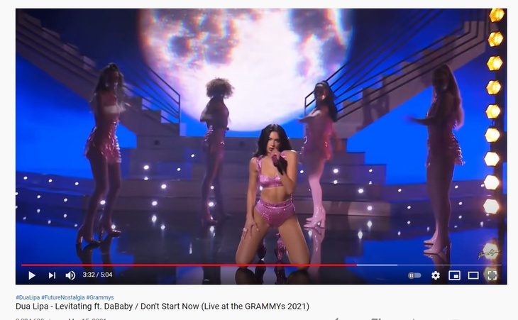 «Крадет работу у стриптизерш»: в Сети разнесли выступление Дуа Липы на «Грэмми» в нижнем белье