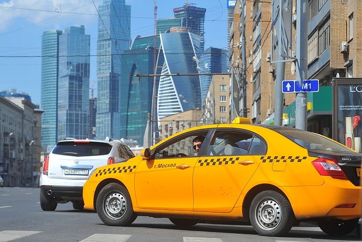 Стоимость поездки в российских такси может увеличиться примерно на 5–10% из-за роста цен на бензин.