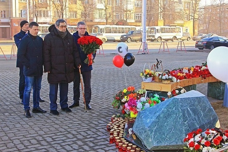 Аман Тулеев почтил память погибших в «Зимней вишне».