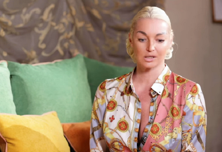 «Полезла в мою грудь»: Волочкова шокирована поведением Собчак в бане