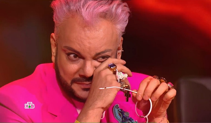 «Жизнь пронеслась перед глазами»: Киркоров расплакался на «Маске», услышав песню Пугачевой