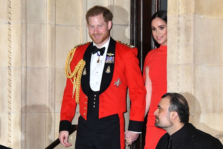 Не поздравил королеву: принц Гарри вернулся в США накануне юбилея Елизаветы II