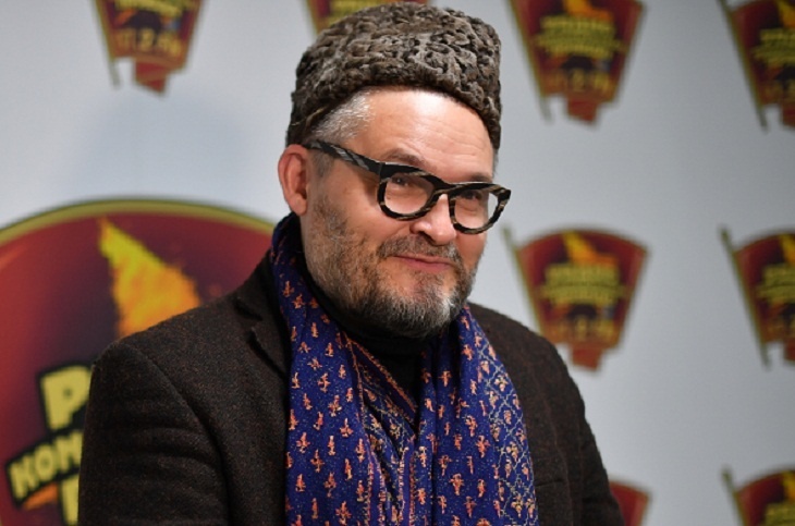 «Делает из вас бабу на чайник»: Васильев показал платье, которое нельзя носить женщинам без талии