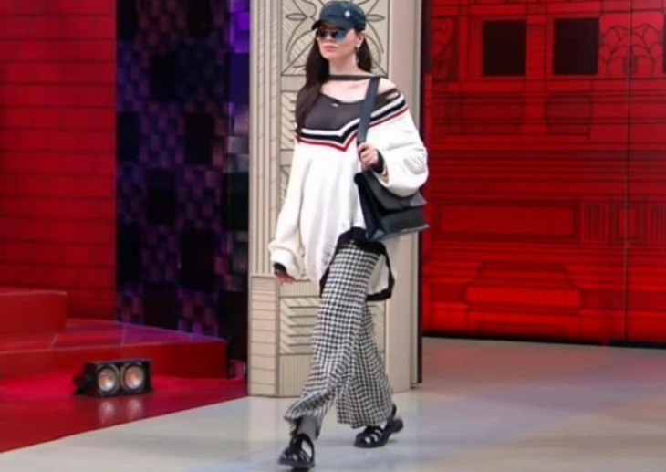 «Он в моде вечен»: Хромченко показала джемпер, которого модницам в нынешнем сезоне не миновать