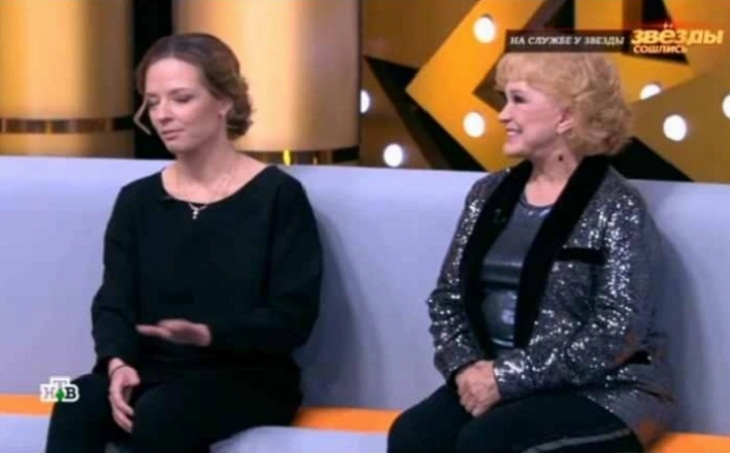 «Хожу в одних трусиках и бюстгальтере»: 78-летняя Шаврина любит сама убираться в таунхаусе на Кипре