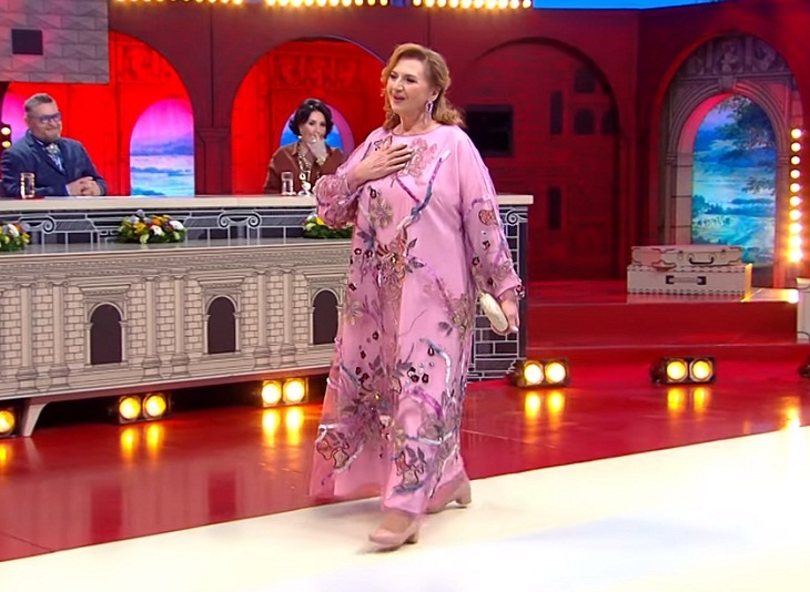 «Хиппи для миллионерш»: Васильев показал платье, которое нужно носить дамам 60+