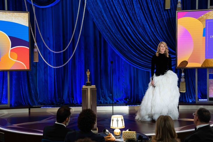 «Нарвала страусиных перьев»: Рогов оценил наряды звезд на «Оскаре»