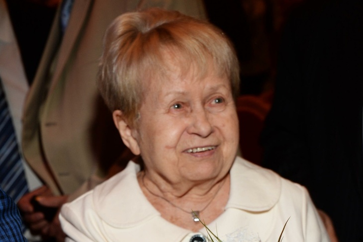 «Легендарная!»: 91-летняя Пахмутова впервые вышла в свет после перенесенного «ковида»