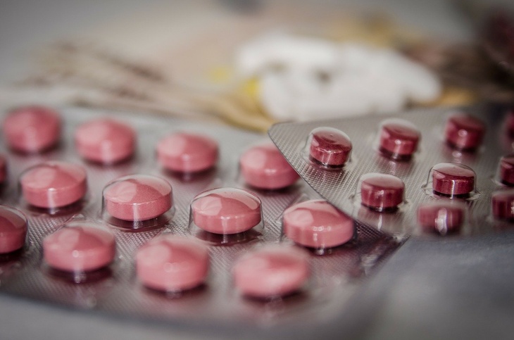 «Никакой разницы»: Мясников объяснил, почему не нужно бояться дешевых аналогов лекарств