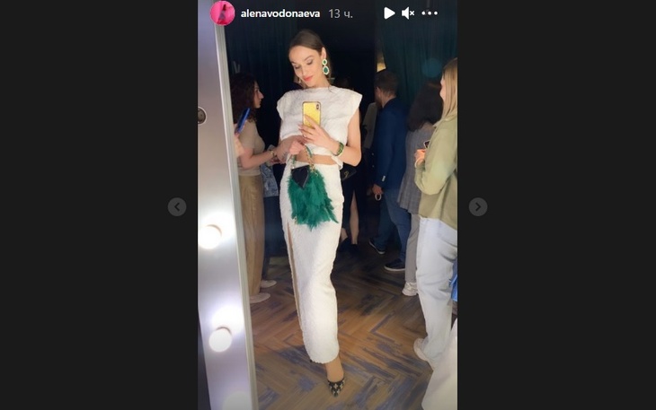 «Я извиняюсь»: Водонаева вышла в свет в наряде с голым животом