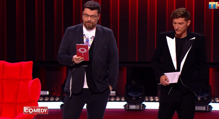 «Так все красиво начиналось»: Харламов в эфире Comedy Club сказал, что отдал Асмус после развода