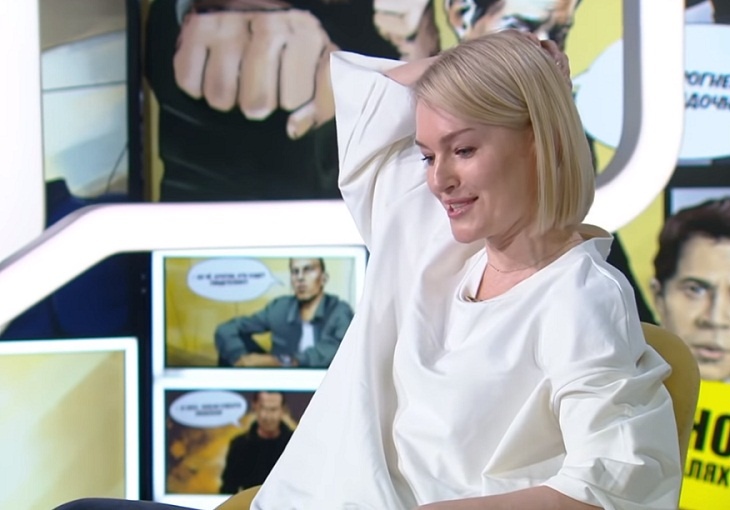 «Ничто меня не брало, но тут появился Иван Ургант»: Толстоганова рассказала, как заразилась COVID-19