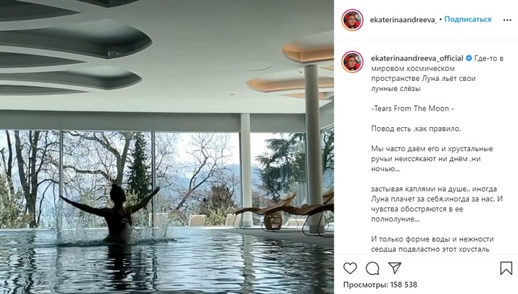 59-летняя телеведущая Андреева показала фигуру в купальнике