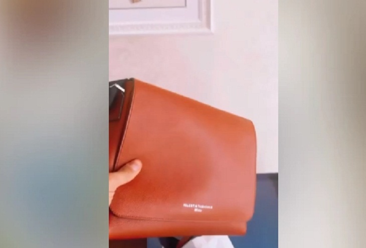 Чемодан Louis Vuitton, хрусталь Baccarat: Киркоров показал гору подарков, врученных ему на 54-летие