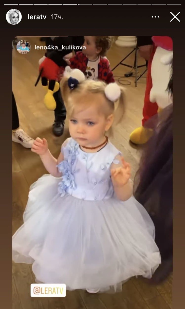 Пока мама на работе: дочь Кудрявцевой посетила день рождения подружки в роскошном наряде