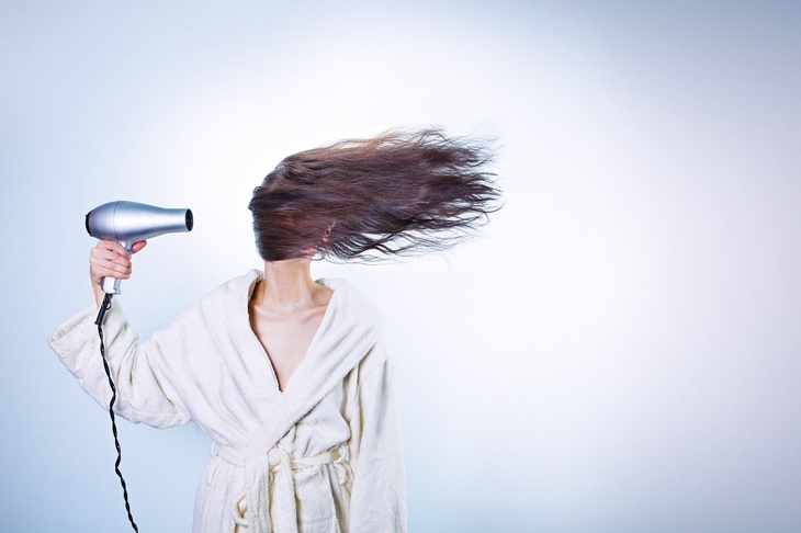 «Сала меньше не будет»: дерматолог опровергла миф о частом мытье волос