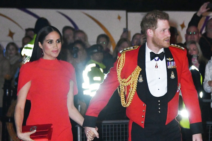 Принц Гарри и Меган Маркл могут вернуться в Великобританию по просьбе королевы