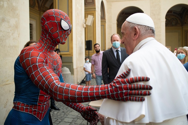 «Действительно хороший супергерой»: на аудиенцию к папе римскому пришел Человек-паук