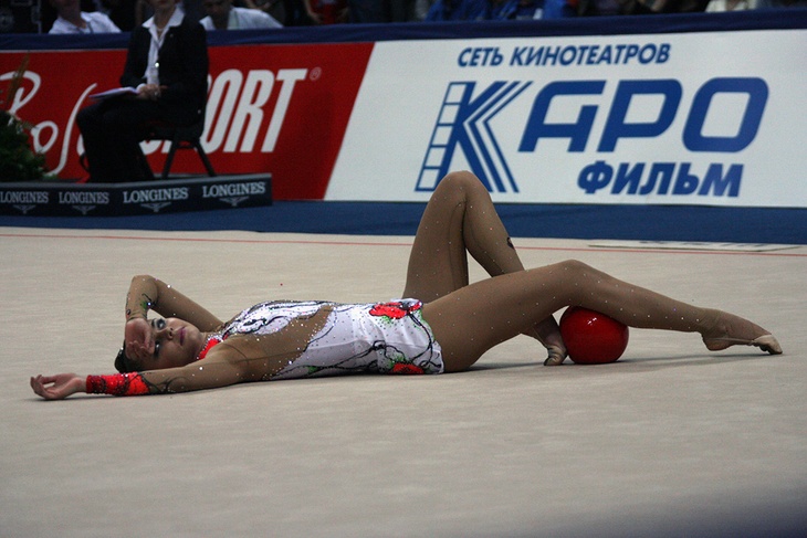 Алина Кабаева с мячом