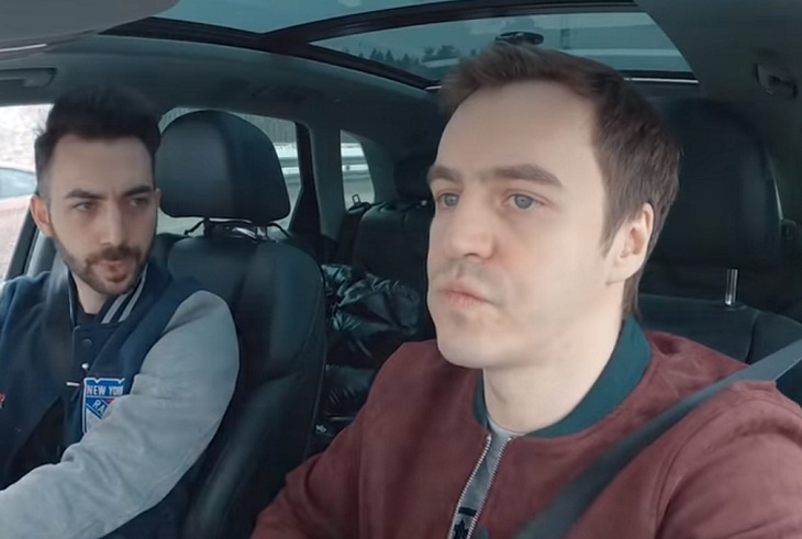 «Ты родила мне детей, но в мире какие красотки!»: звезд возмутили слова стендапера Абрамова о жене