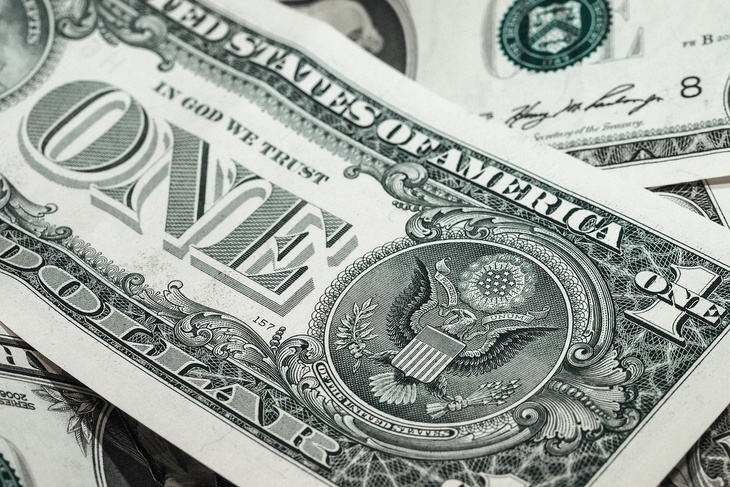 Что делать с долларами и евро: эксперт призывает не доверять мошенникам