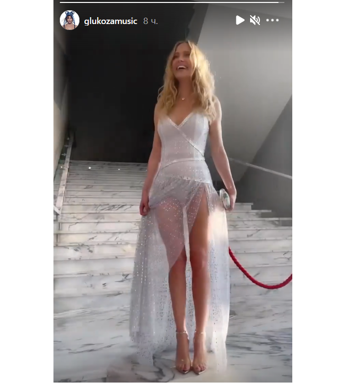 «Собираемся праздновать»: Глюкоза в прозрачной юбке подразнила точеными бедрами «Собираемся праздновать»: Глюкоза в прозрачной юбке подразнила точеными бедрами
