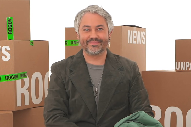 «Бомба!»: Рогов представил модницам самую трендовую юбку сезона с принтом «тай дай» и кружевом