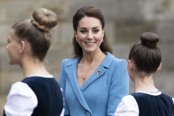 Королевский наряд: Кейт Миддлтон показала, как выгодно подчеркнуть талию с помощью платья-футляра
