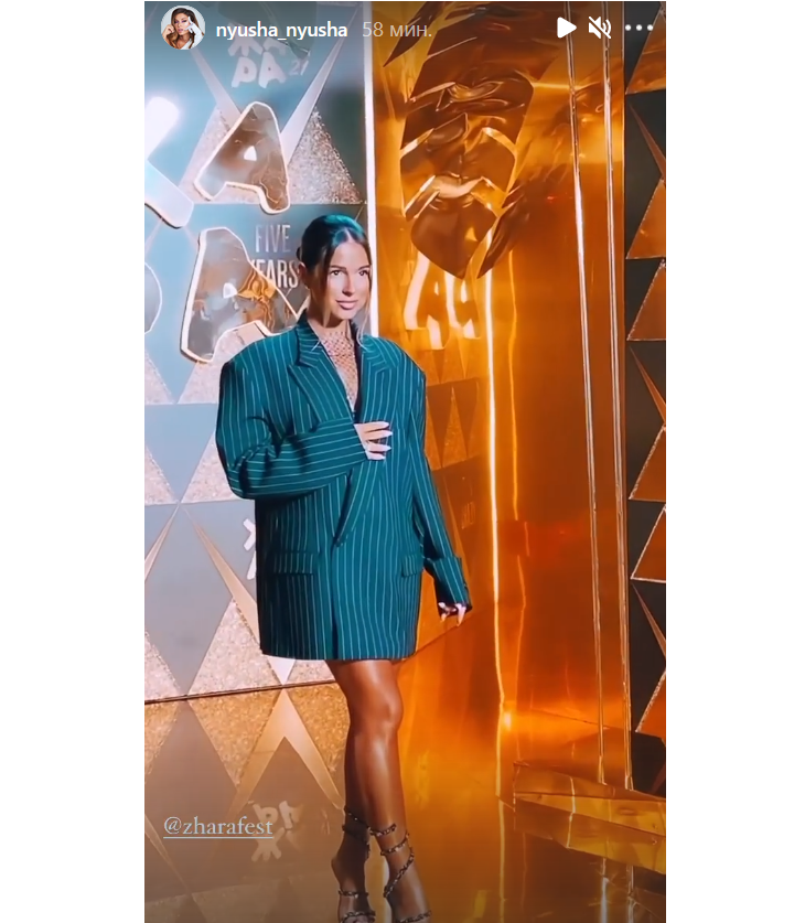 Без юбки и на шпильках: Нюша на «Жаре» очаровала зрителей загорелыми ногами