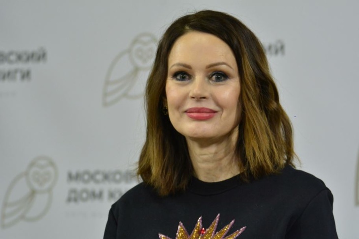 «Полмиллиона меня устроит»: Ирина Безрукова попросила зарплату в театре, как у Бузовой